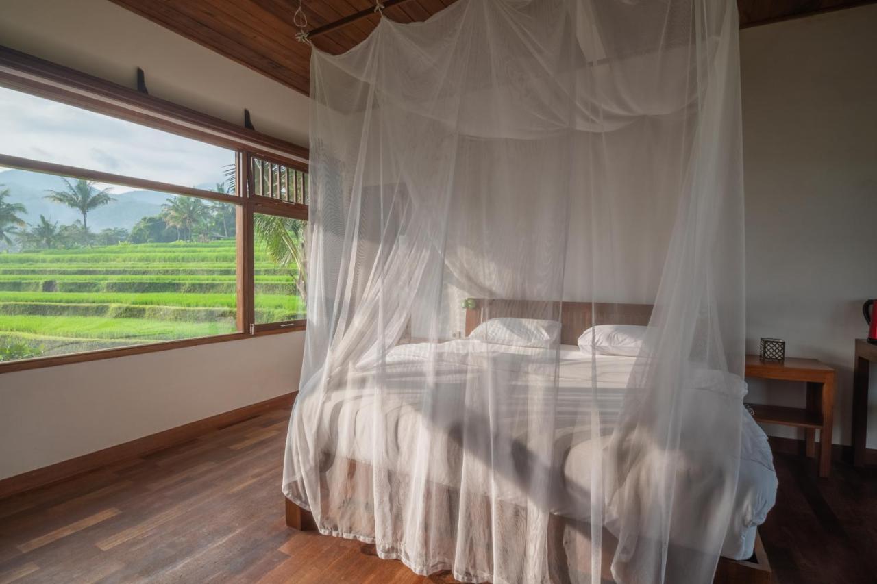 Lesong Hotel And Restaurant Munduk エクステリア 写真